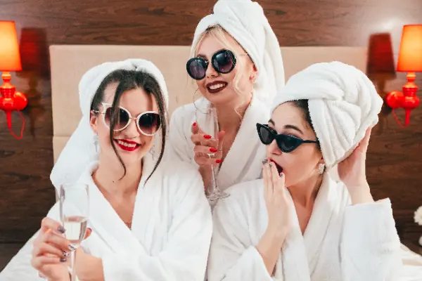 Celebrar una despedida de soltera con amigas puede ser aún más especial si eliges un plan íntimo y relajante como un spa para despedida de soltera. Esta opción ofrece un...