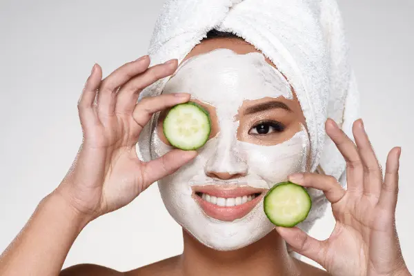 Al momento de cuidar tu rostro, es fundamental saber cómo elegir el tratamiento facial ideal que se adapte a las necesidades específicas de tu piel. Cada tipo de piel requiere...